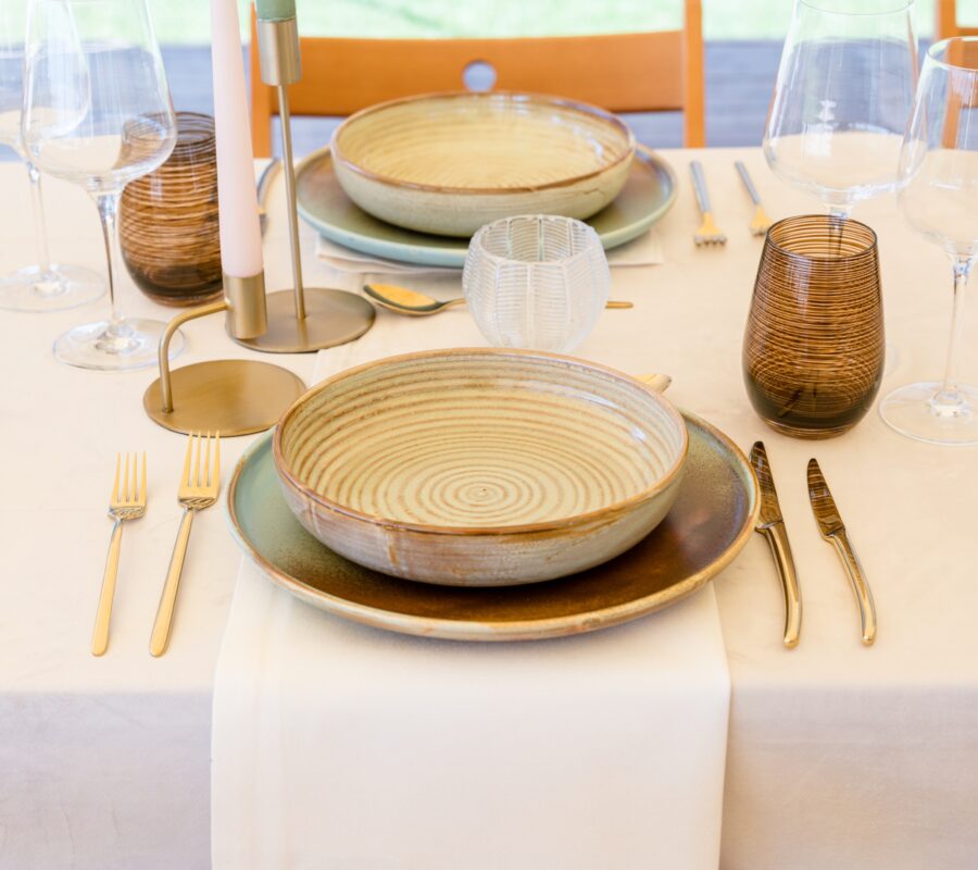 LT Beige shiny gold twister brown bord donkergroen bruin komt beige vinophil kandelaar goud Fez